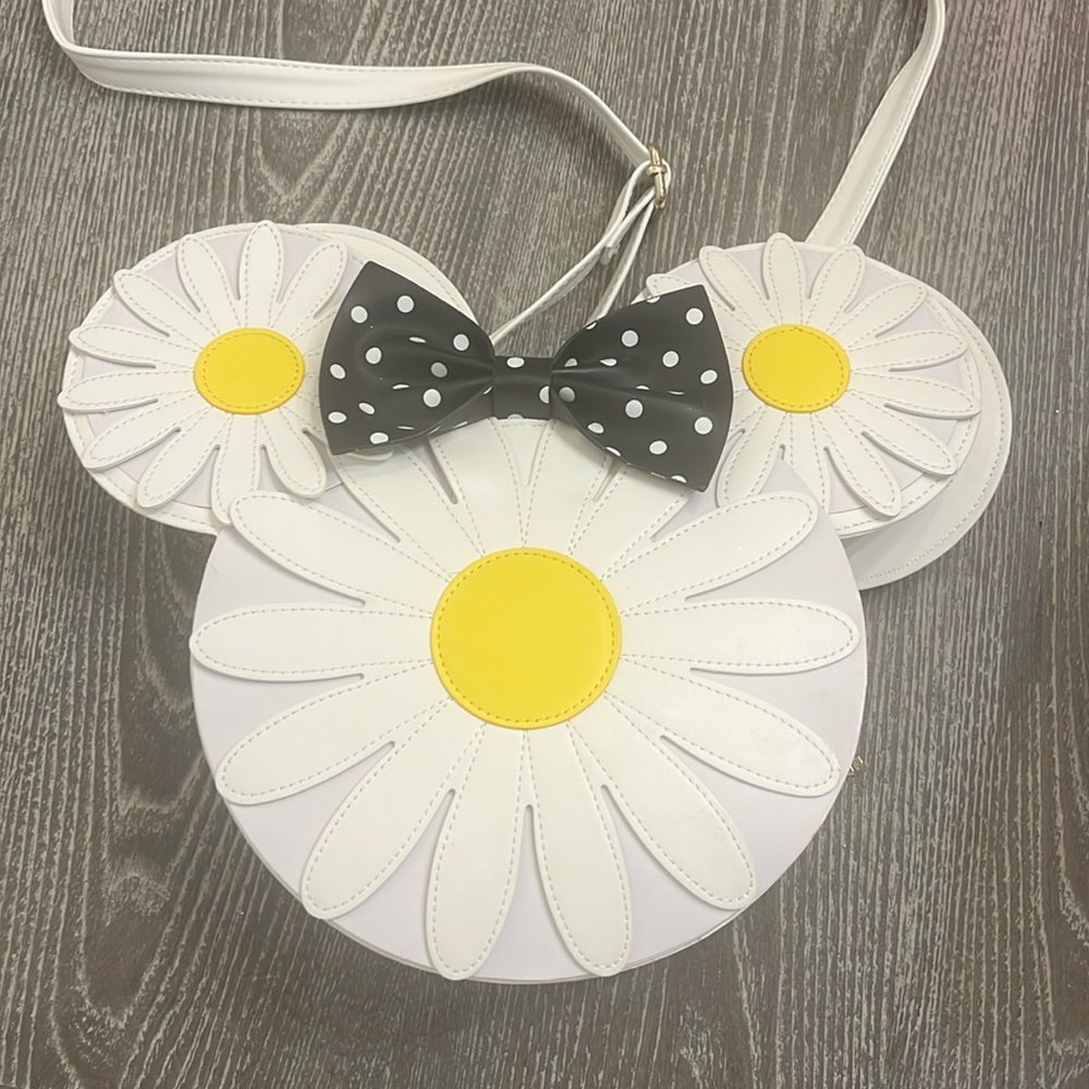 Disney Loungefly Minnie daisy bag
